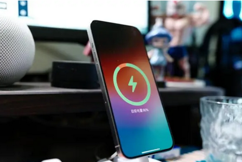 古交苹果15换屏服务分享用什么充电器给iPhone15充电更好 